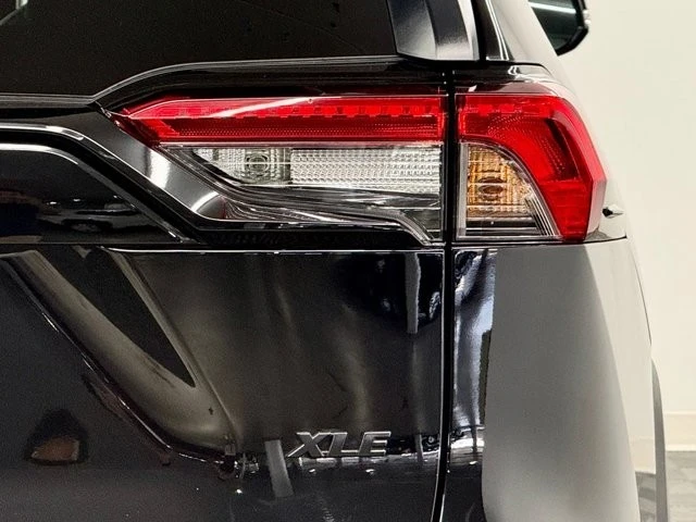 2025 Toyota RAV4 5th Gen - Image 12 of 21