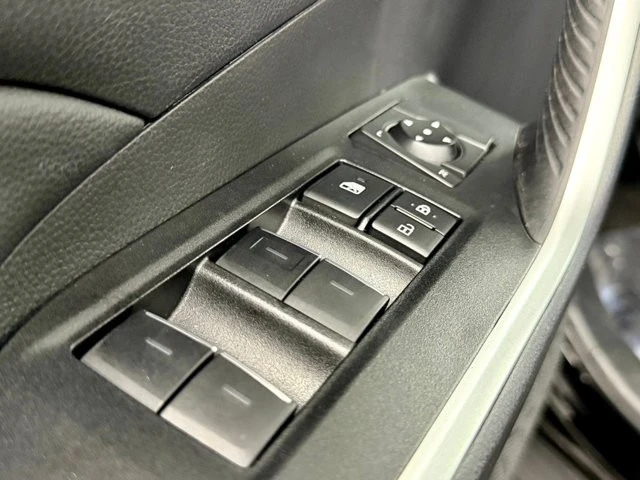 2025 Toyota RAV4 5th Gen - Image 18 of 21