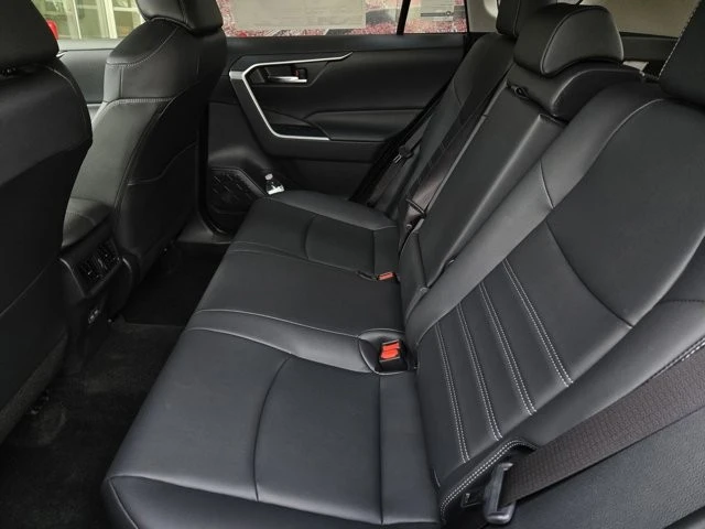 2025 Toyota RAV4 5th Gen - Image 8 of 12