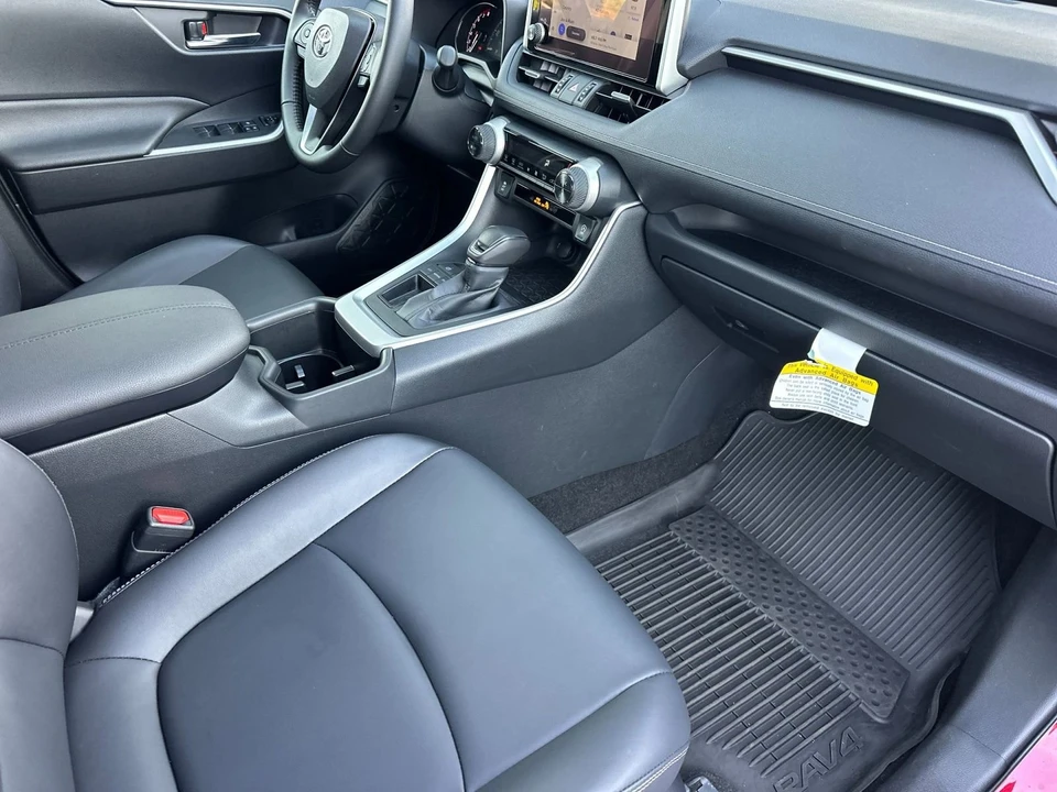 2025 Toyota RAV4 5th Gen - Image 17 of 21