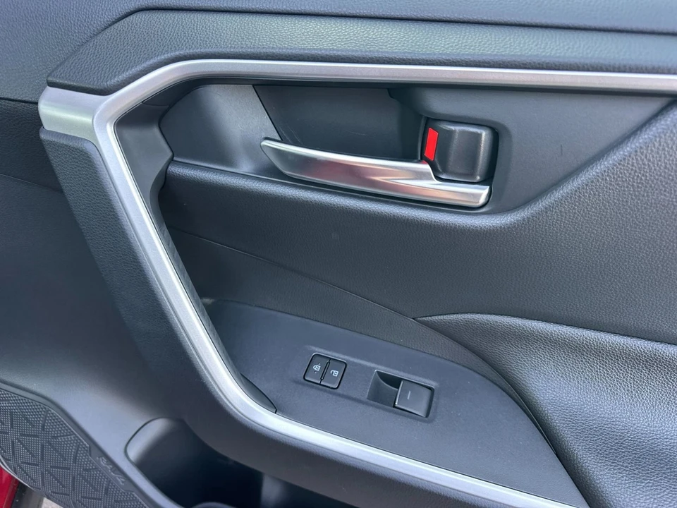 2025 Toyota RAV4 5th Gen - Image 19 of 21