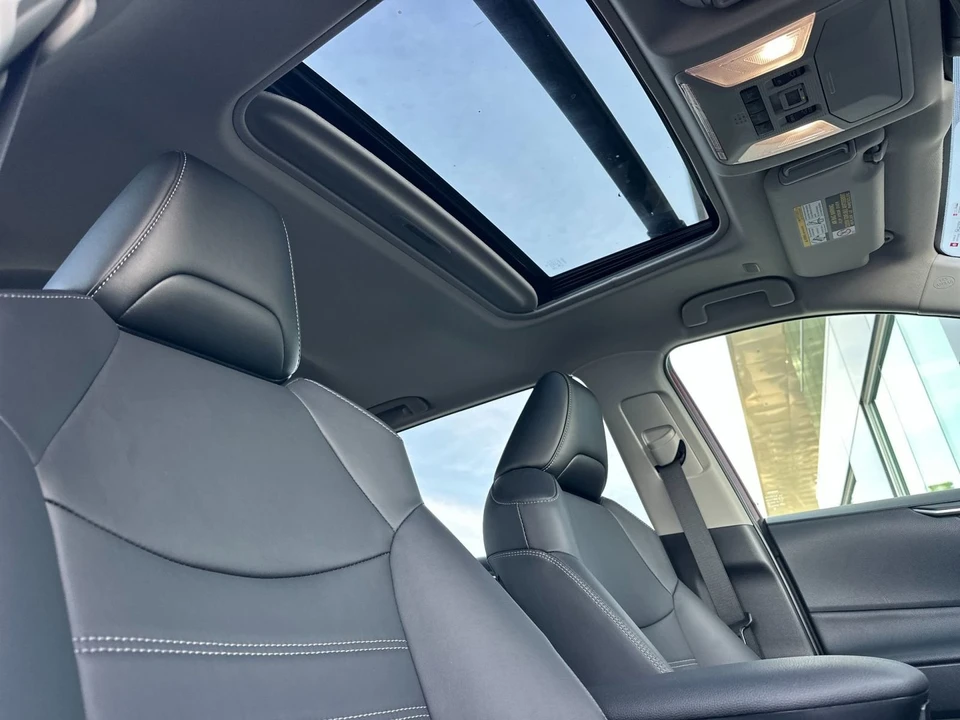 2025 Toyota RAV4 5th Gen - Image 18 of 21