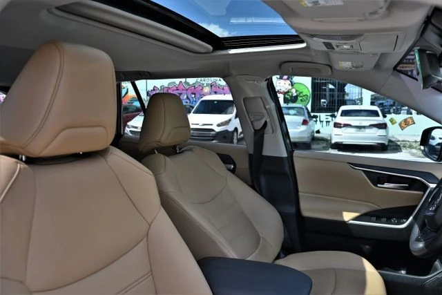 2025 Toyota RAV4 5th Gen - Image 10 of 16