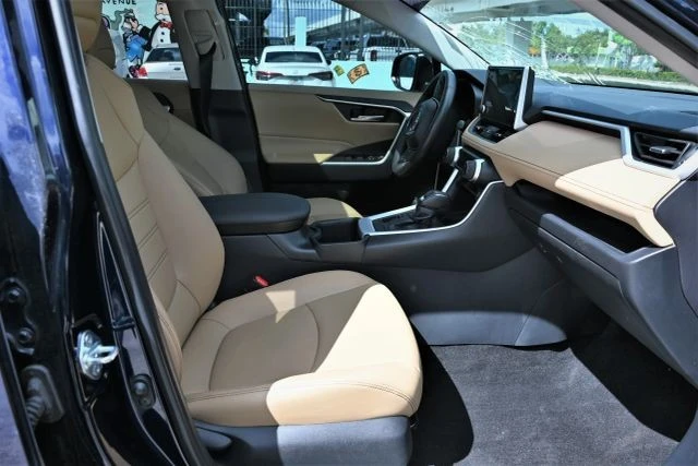 2025 Toyota RAV4 5th Gen - Image 12 of 16