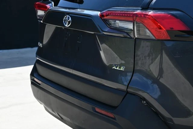 2025 Toyota RAV4 5th Gen - Image 8 of 17