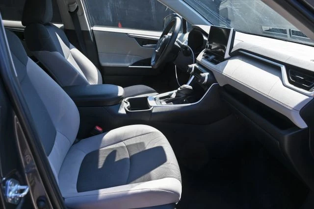 2025 Toyota RAV4 5th Gen - Image 11 of 17