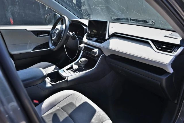 2025 Toyota RAV4 5th Gen - Image 12 of 17