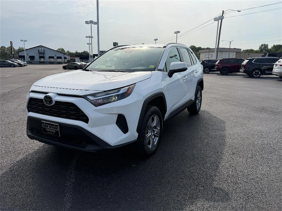 2025 Toyota RAV4 5th Gen - Image 3 of 31