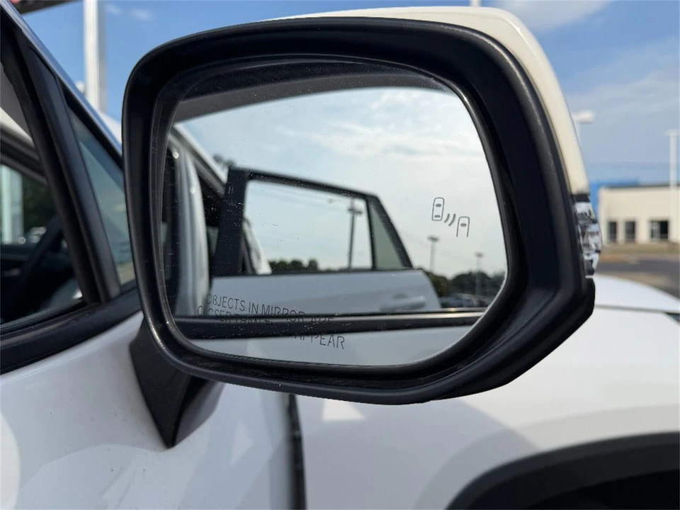 2025 Toyota RAV4 5th Gen - Image 11 of 31
