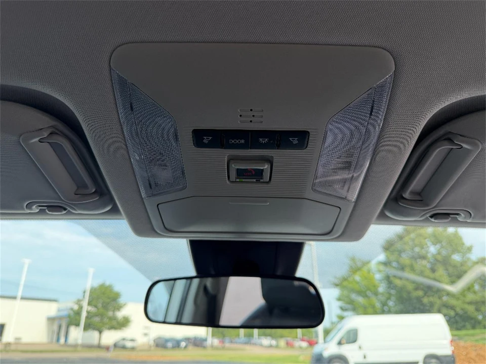 2025 Toyota RAV4 5th Gen - Image 27 of 31