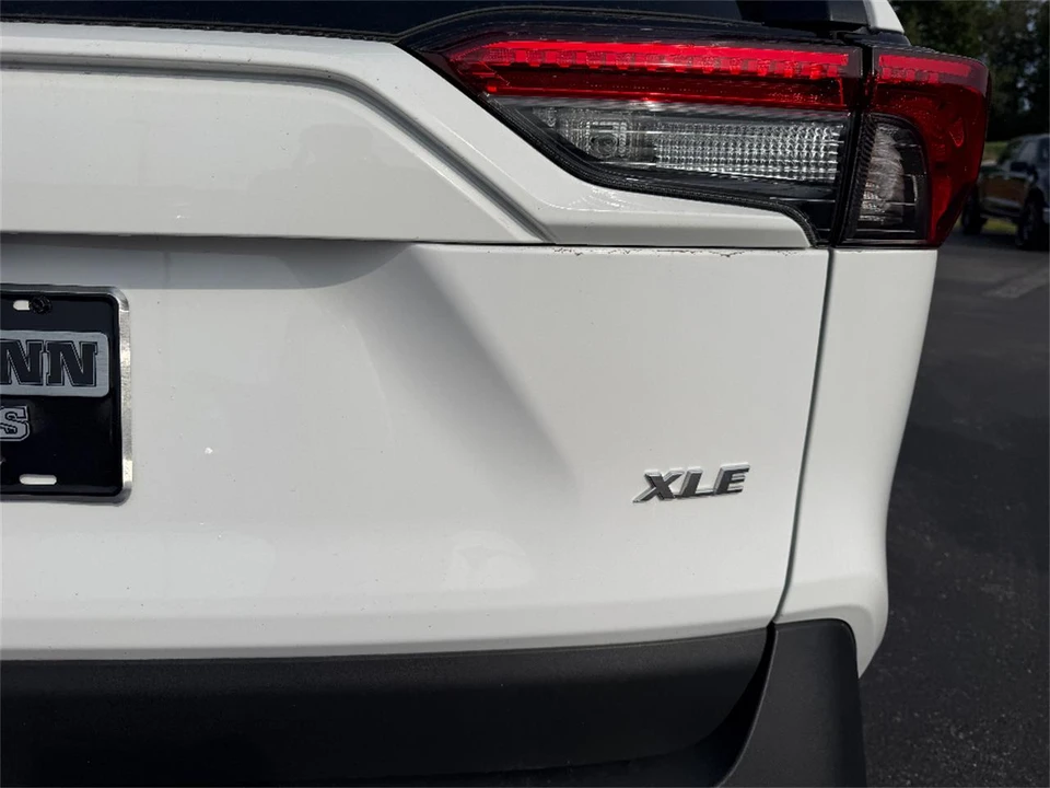 2025 Toyota RAV4 5th Gen - Image 9 of 31