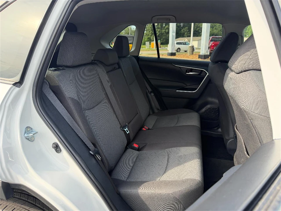 2025 Toyota RAV4 5th Gen - Image 15 of 31