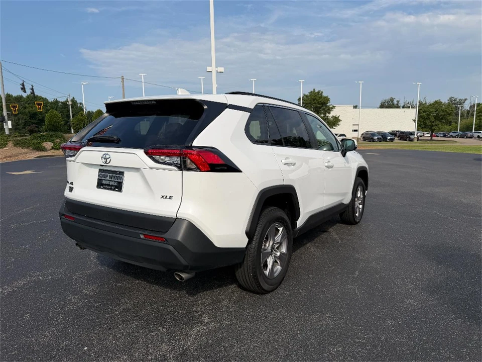 2025 Toyota RAV4 5th Gen - Image 7 of 31