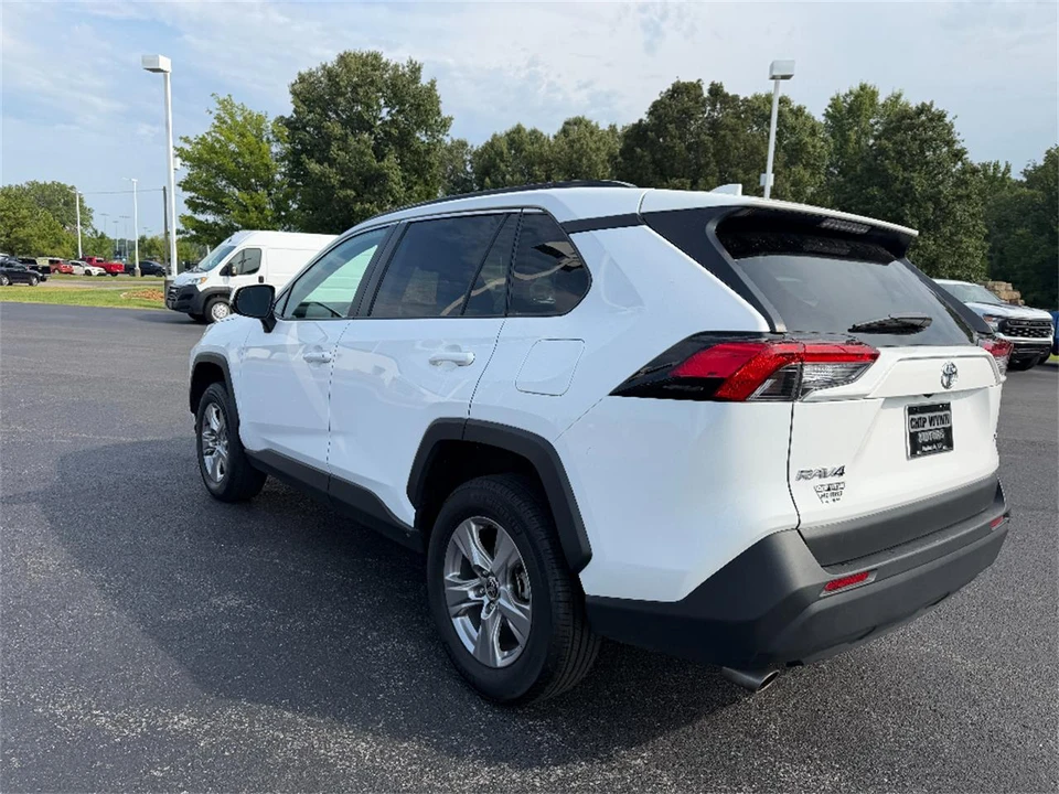 2025 Toyota RAV4 5th Gen - Image 5 of 31