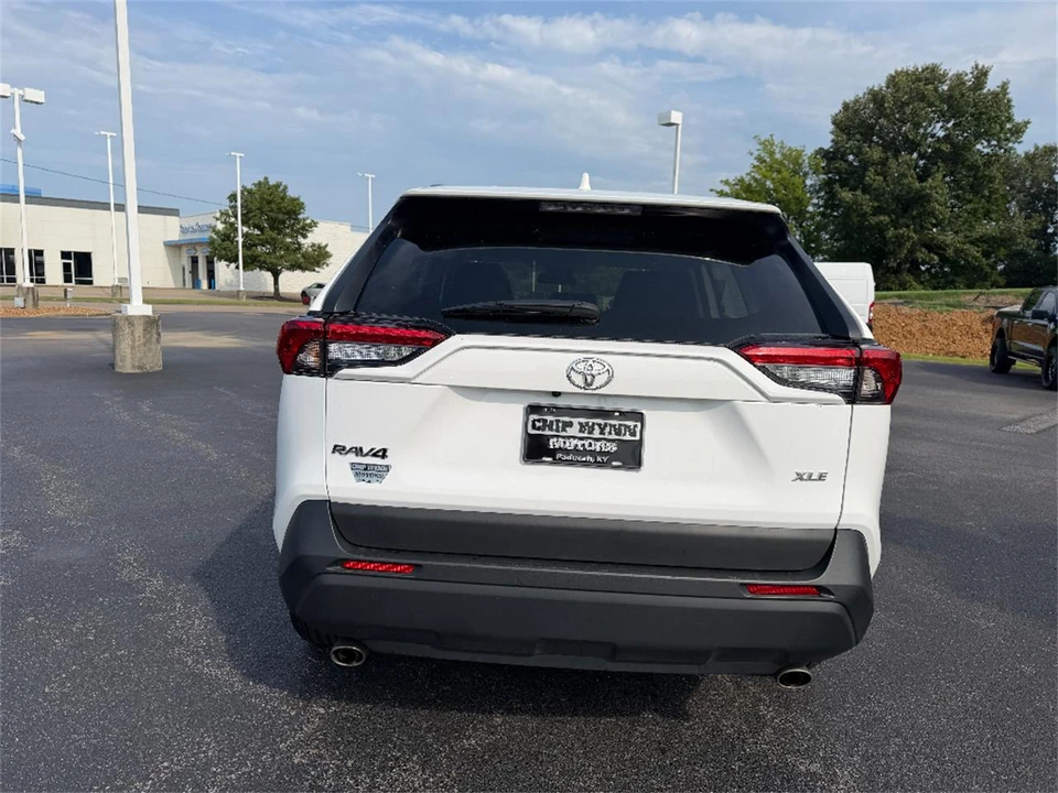 2025 Toyota RAV4 5th Gen - Image 6 of 31