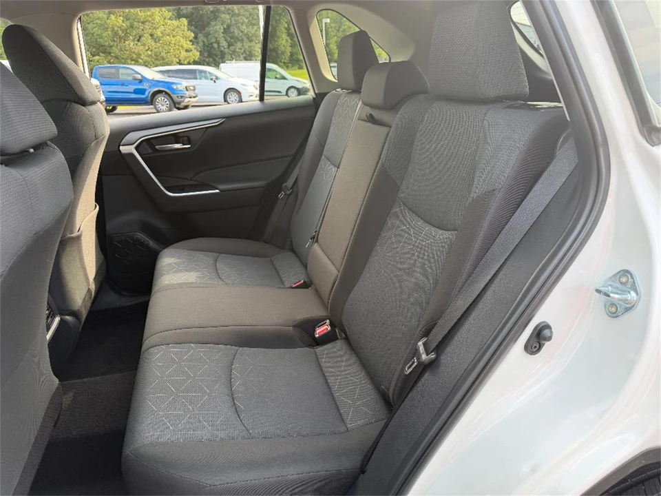 2025 Toyota RAV4 5th Gen - Image 18 of 31