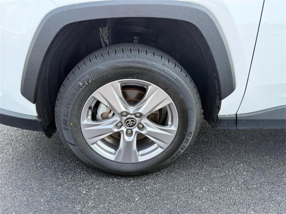 2025 Toyota RAV4 5th Gen - Image 10 of 31