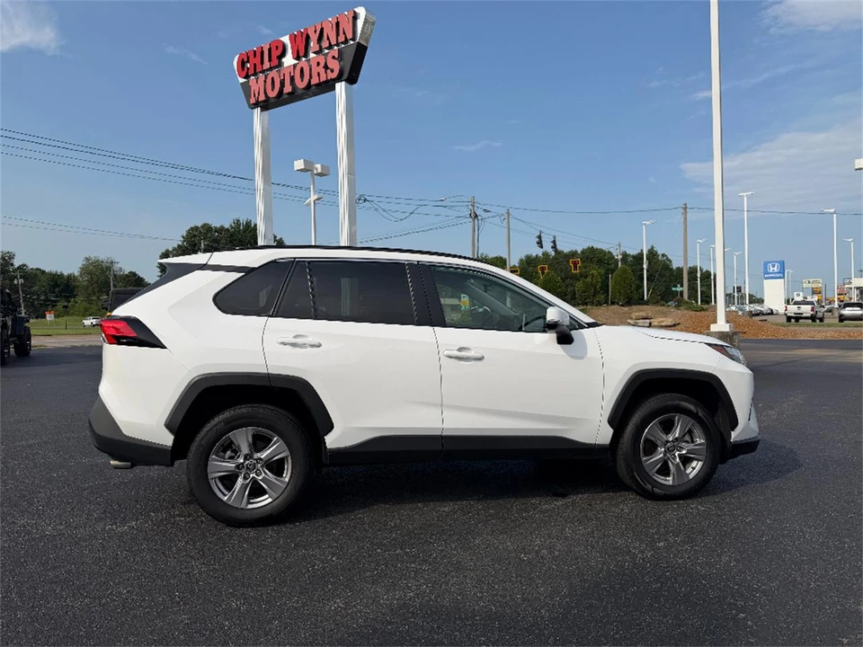 2025 Toyota RAV4 5th Gen - Image 8 of 31