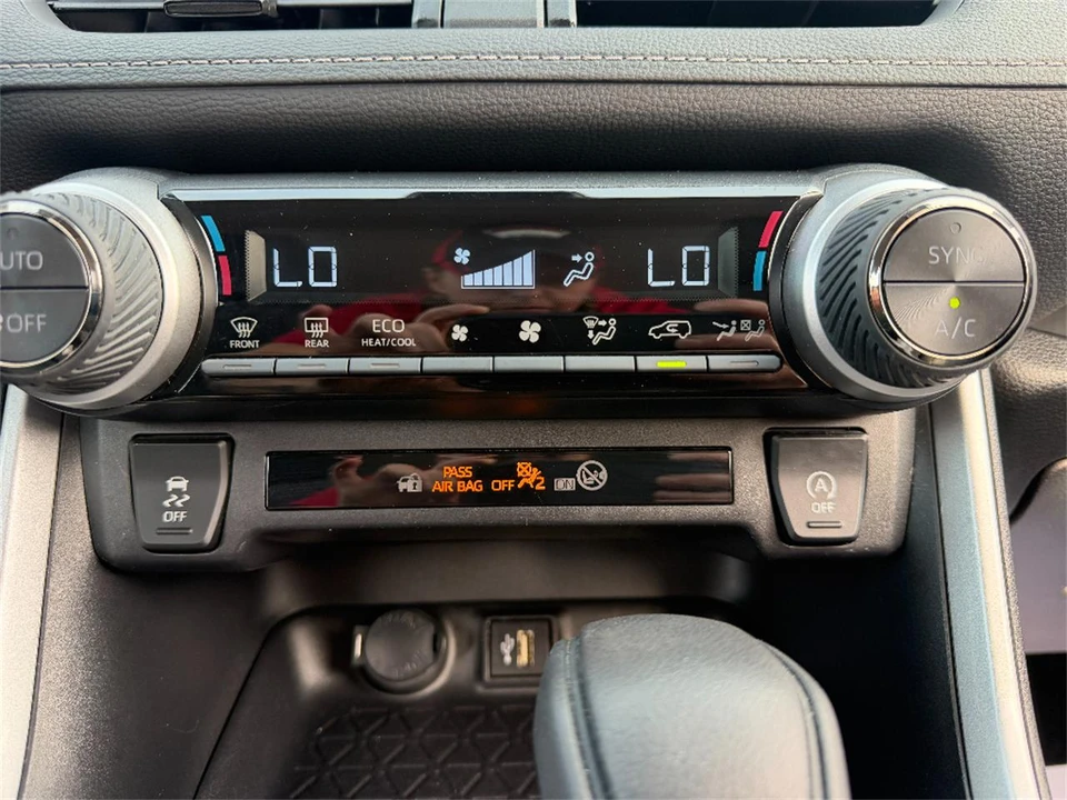 2025 Toyota RAV4 5th Gen - Image 26 of 31