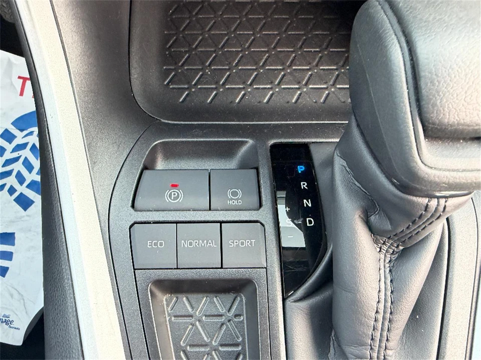2025 Toyota RAV4 5th Gen - Image 24 of 31