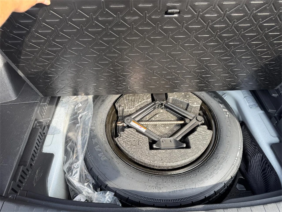 2025 Toyota RAV4 5th Gen - Image 14 of 31