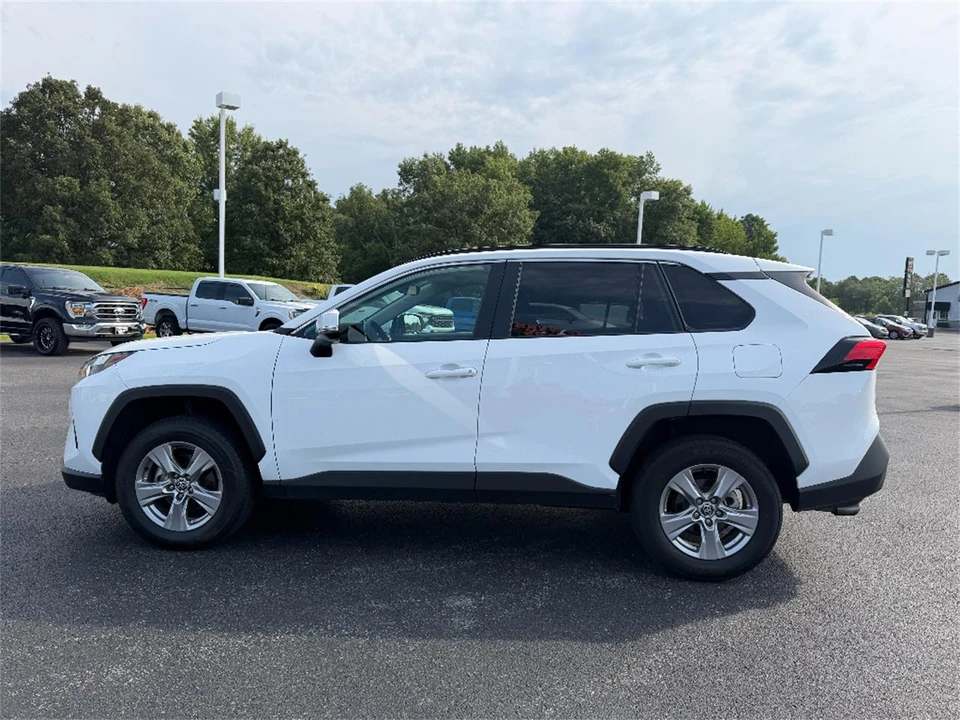 2025 Toyota RAV4 5th Gen - Image 4 of 31