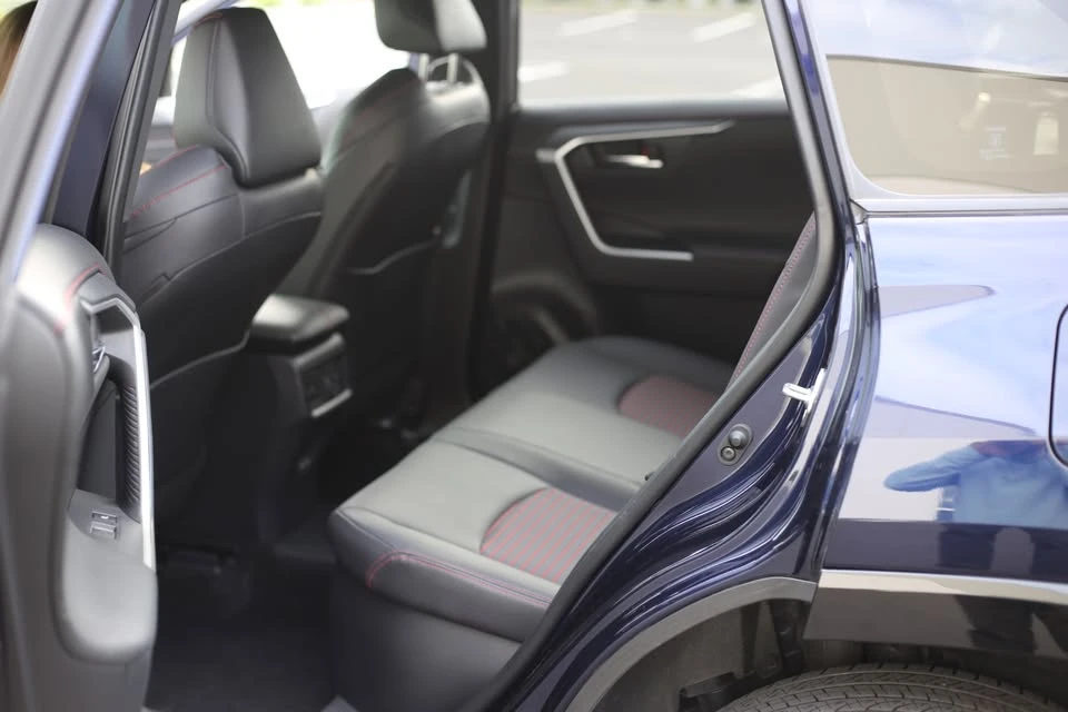 2025 Toyota RAV4 5th Gen - Image 14 of 21