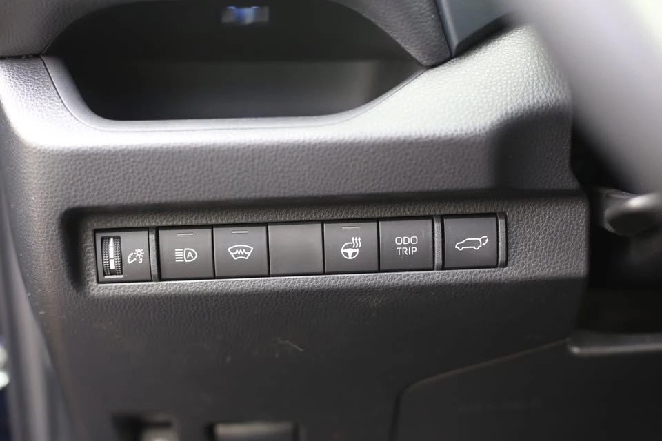 2025 Toyota RAV4 5th Gen - Image 10 of 21