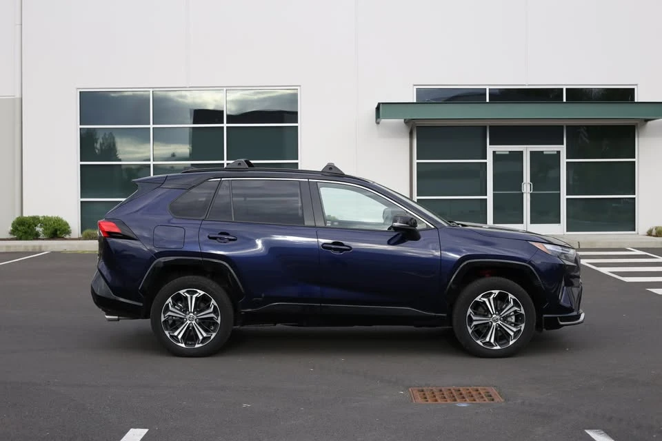2025 Toyota RAV4 5th Gen - Image 4 of 21