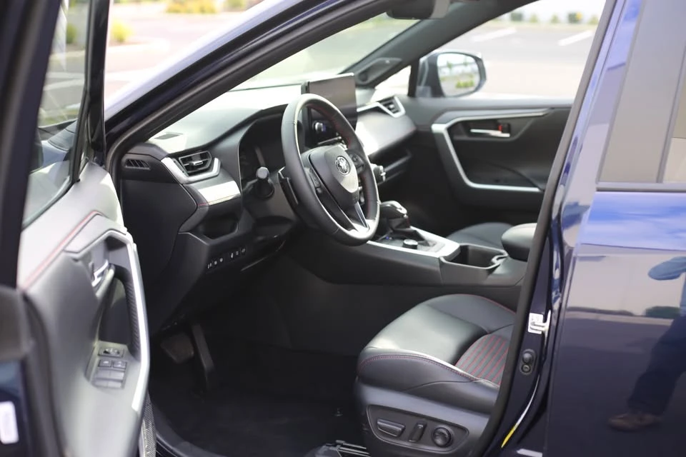 2025 Toyota RAV4 5th Gen - Image 5 of 21