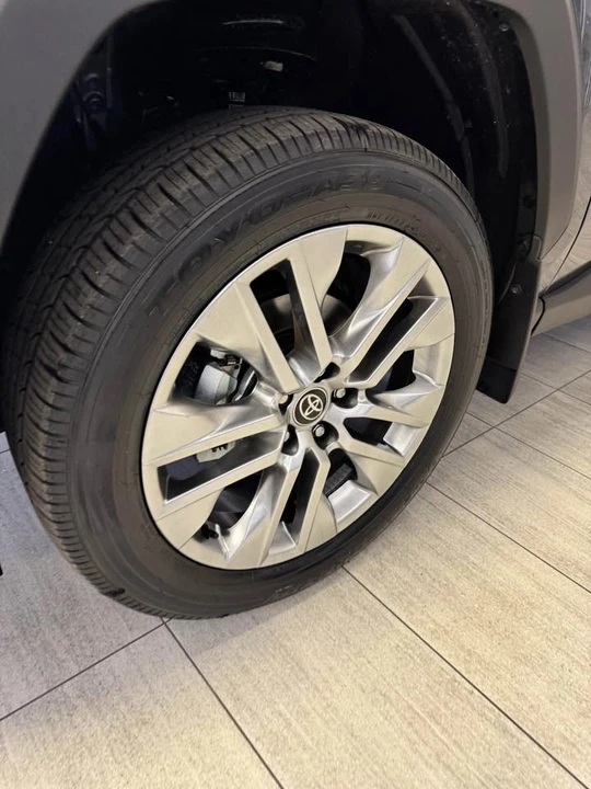 2025 Toyota RAV4 5th Gen - Image 6 of 7
