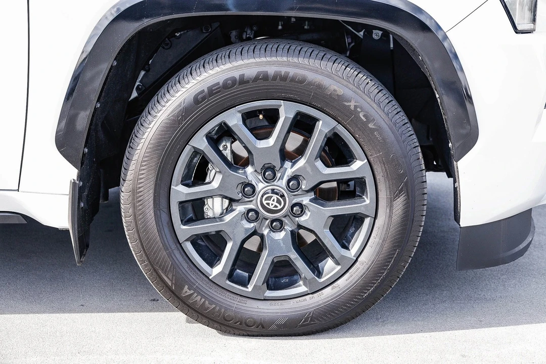 2025 Toyota Sequoia 3rd Gen - Image 9 of 12