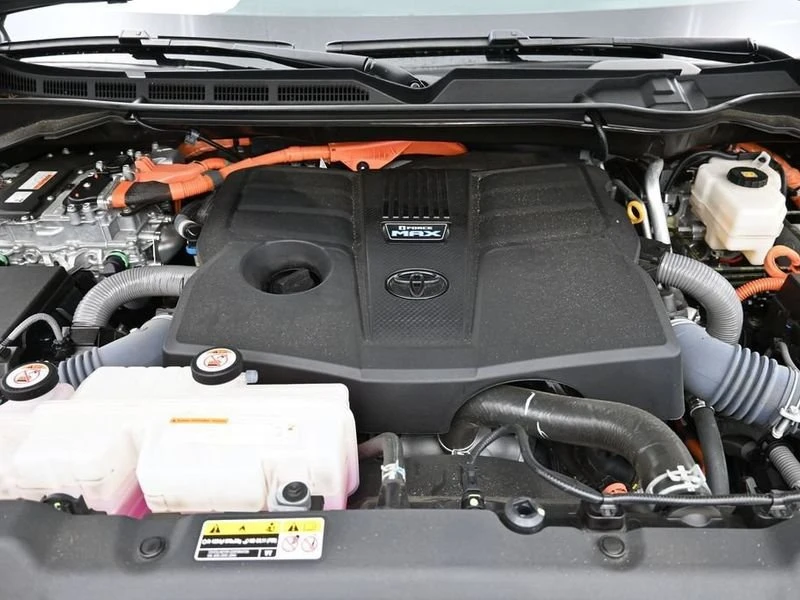 2025 Toyota Sequoia 3rd Gen - Image 15 of 19