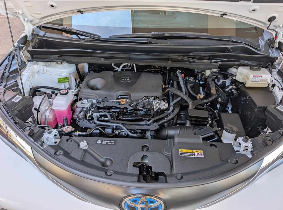 2025 Toyota Sienna 4th Gen - Image 18 of 21