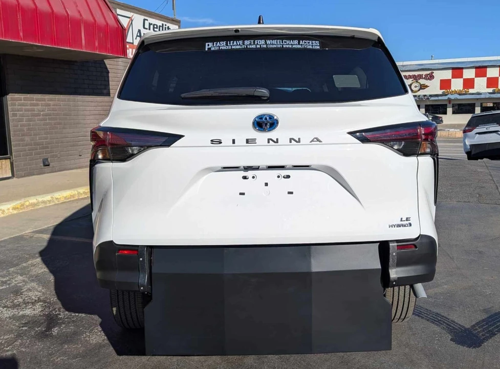 2025 Toyota Sienna 4th Gen - Image 8 of 21