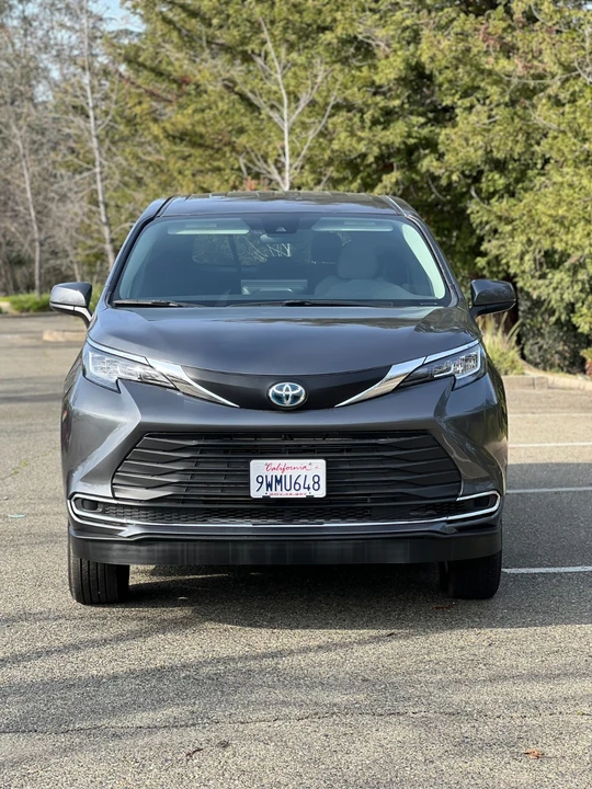 2025 Toyota Sienna 4th Gen - Image 2 of 12