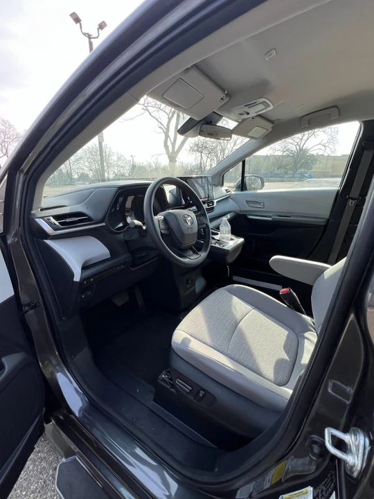 2025 Toyota Sienna 4th Gen - Image 12 of 12