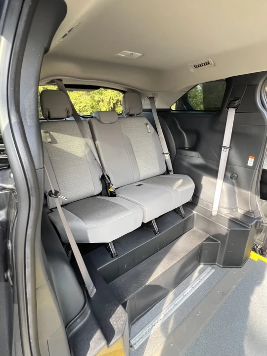 2025 Toyota Sienna 4th Gen - Image 10 of 12