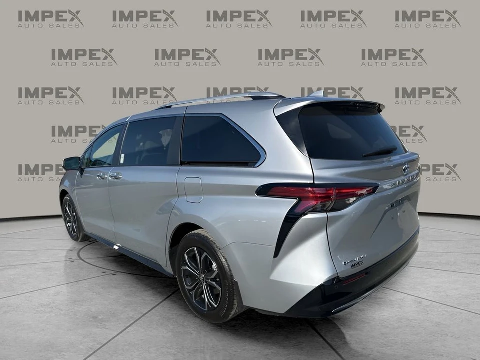 2025 Toyota Sienna 4th Gen - Image 3 of 12