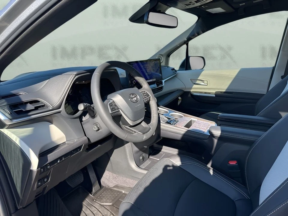 2025 Toyota Sienna 4th Gen - Image 9 of 12