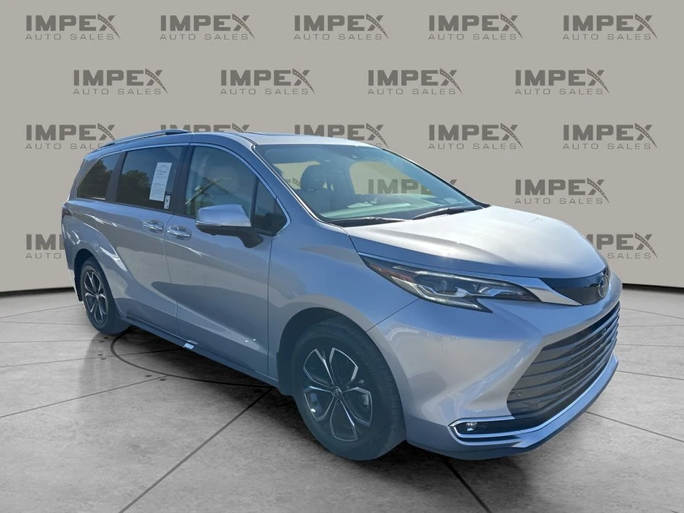 2025 Toyota Sienna 4th Gen - Image 7 of 12