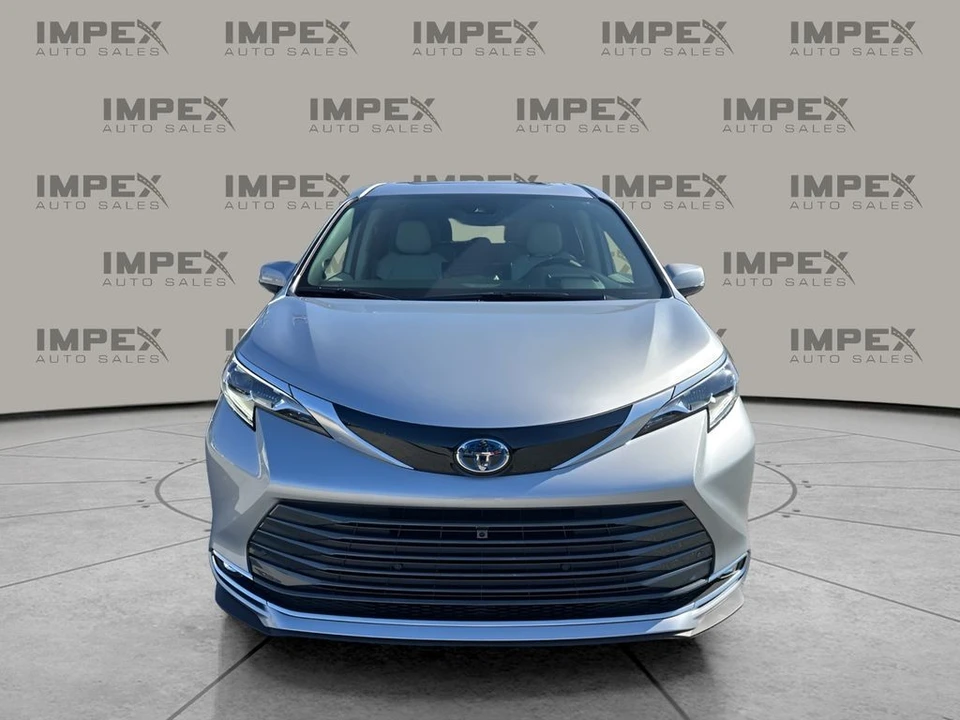 2025 Toyota Sienna 4th Gen - Image 8 of 12
