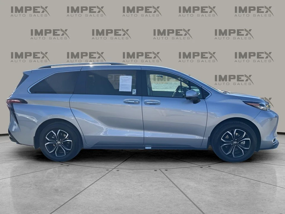 2025 Toyota Sienna 4th Gen - Image 6 of 12