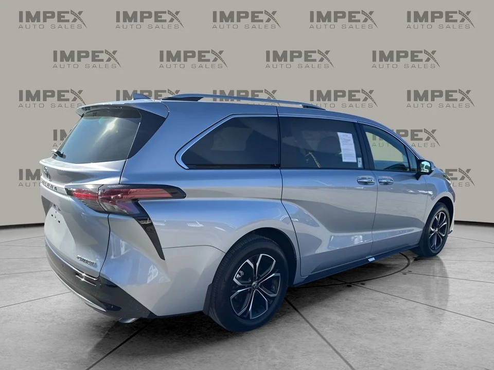 2025 Toyota Sienna 4th Gen - Image 5 of 12