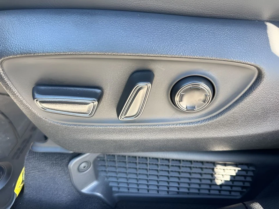 2025 Toyota Sienna 4th Gen - Image 10 of 12