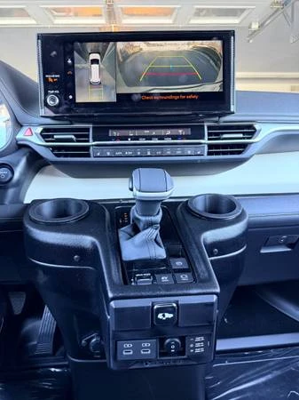 2025 Toyota Sienna 4th Gen - Image 14 of 20