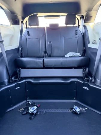 2025 Toyota Sienna 4th Gen - Image 8 of 20