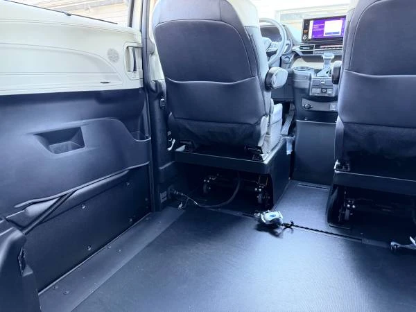 2025 Toyota Sienna 4th Gen - Image 9 of 20