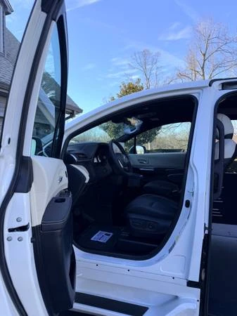2025 Toyota Sienna 4th Gen - Image 11 of 20