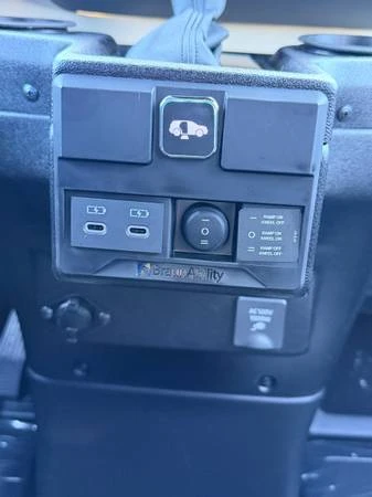 2025 Toyota Sienna 4th Gen - Image 17 of 20
